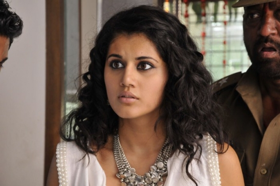 tapsee exposing unseen pics